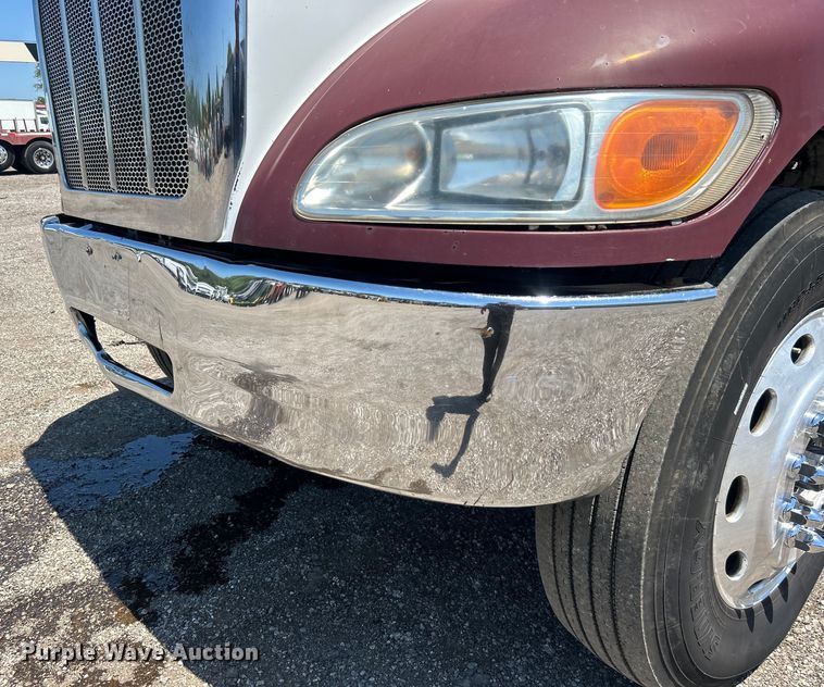 image for item EG0939 2005 Peterbilt  335 dump truck