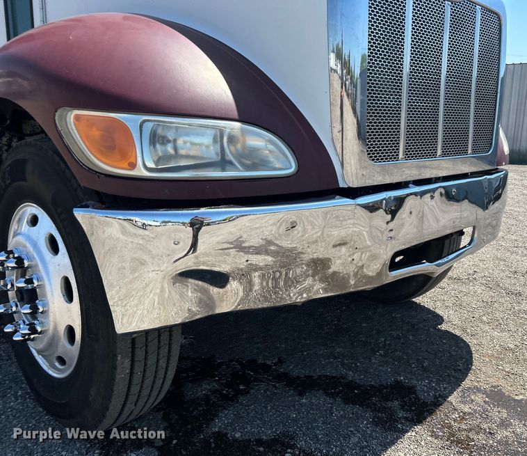 image for item EG0939 2005 Peterbilt  335 dump truck