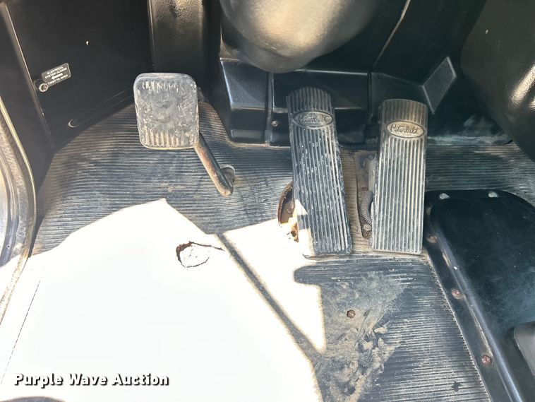 image for item EG0939 2005 Peterbilt  335 dump truck