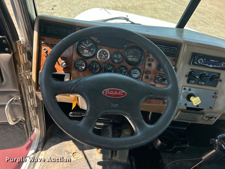 image for item EG0939 2005 Peterbilt  335 dump truck