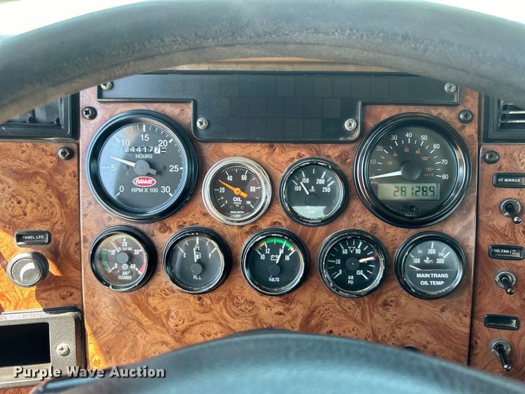 image for item EG0939 2005 Peterbilt  335 dump truck