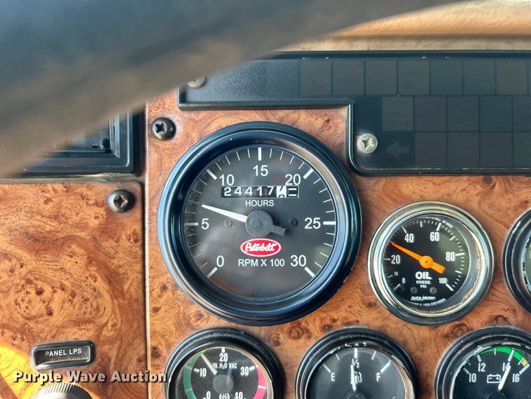 image for item EG0939 2005 Peterbilt  335 dump truck