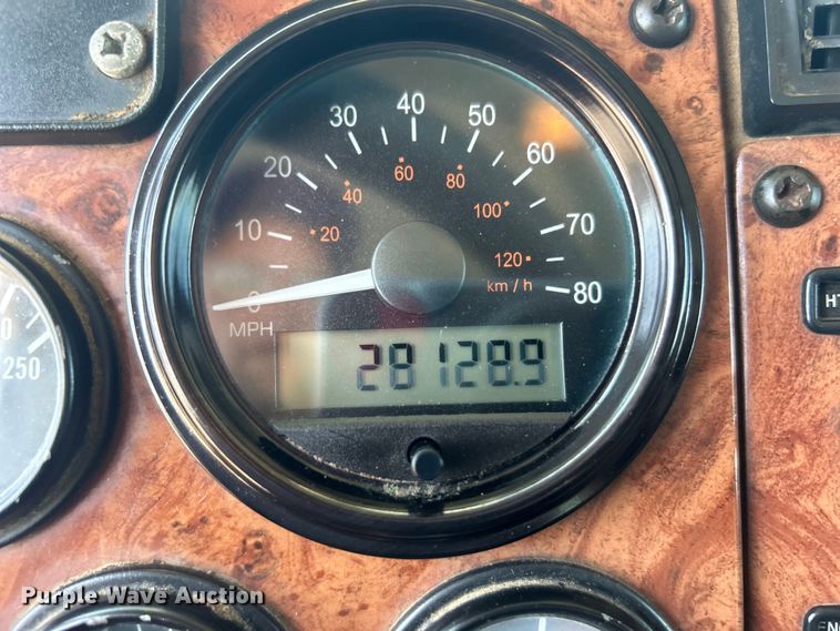 image for item EG0939 2005 Peterbilt  335 dump truck