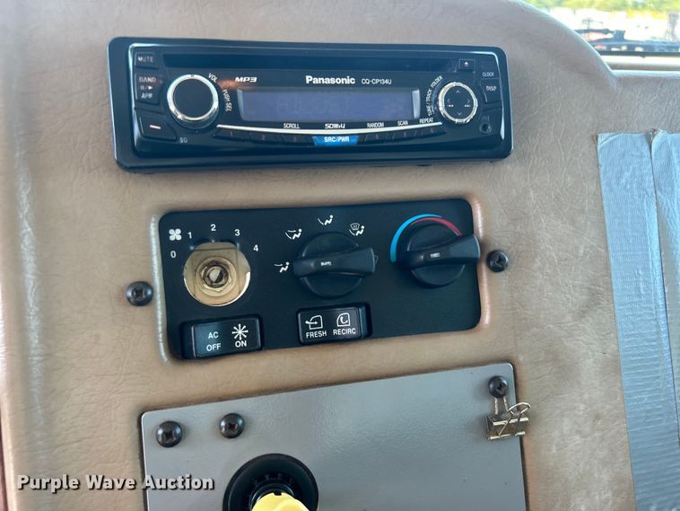 image for item EG0939 2005 Peterbilt  335 dump truck