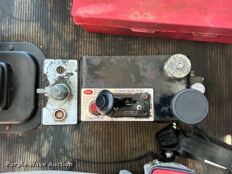 image for item EG0939 2005 Peterbilt  335 dump truck