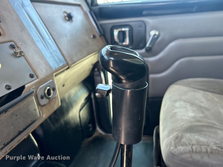 image for item EG0939 2005 Peterbilt  335 dump truck