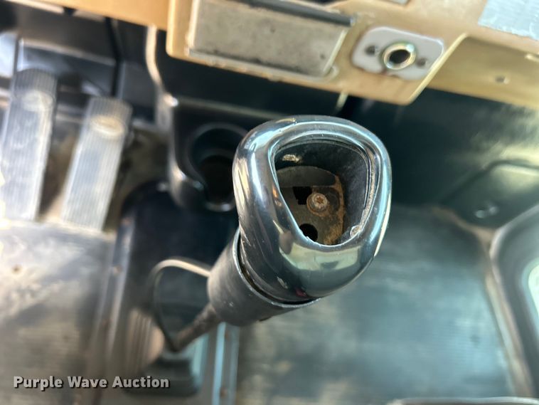 image for item EG0939 2005 Peterbilt  335 dump truck