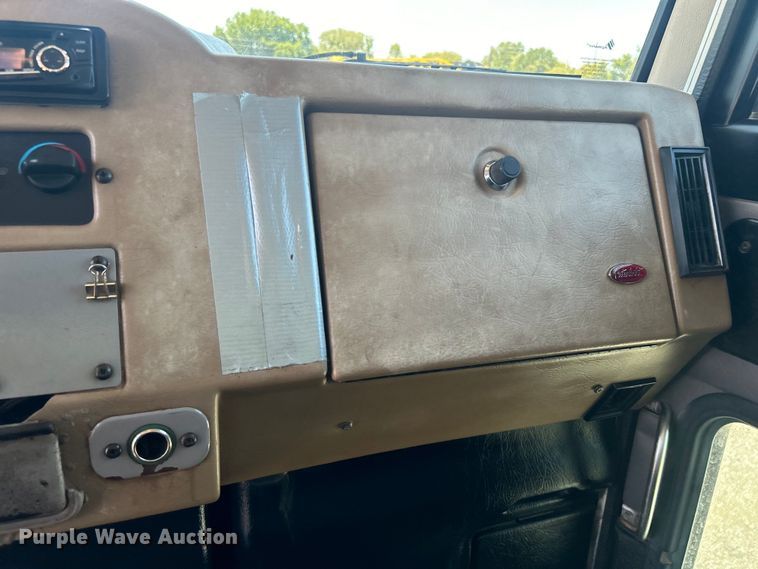 image for item EG0939 2005 Peterbilt  335 dump truck