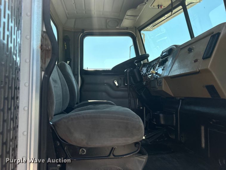 image for item EG0939 2005 Peterbilt  335 dump truck