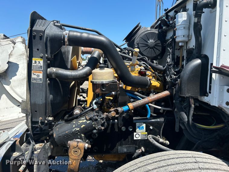 image for item EG0939 2005 Peterbilt  335 dump truck