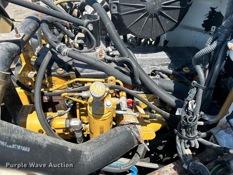 image for item EG0939 2005 Peterbilt  335 dump truck