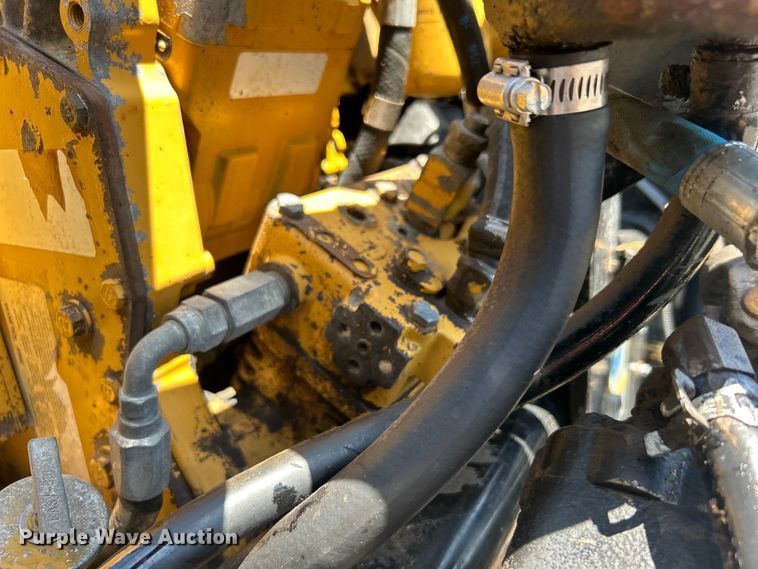 image for item EG0939 2005 Peterbilt  335 dump truck