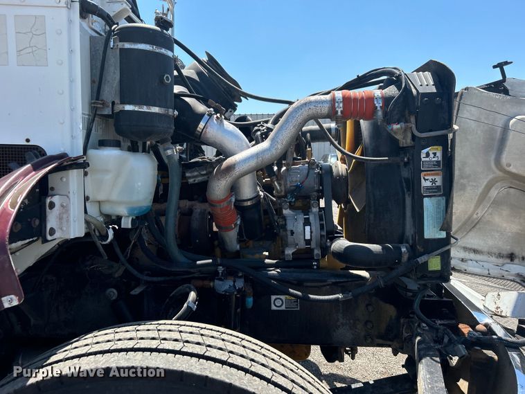 image for item EG0939 2005 Peterbilt  335 dump truck