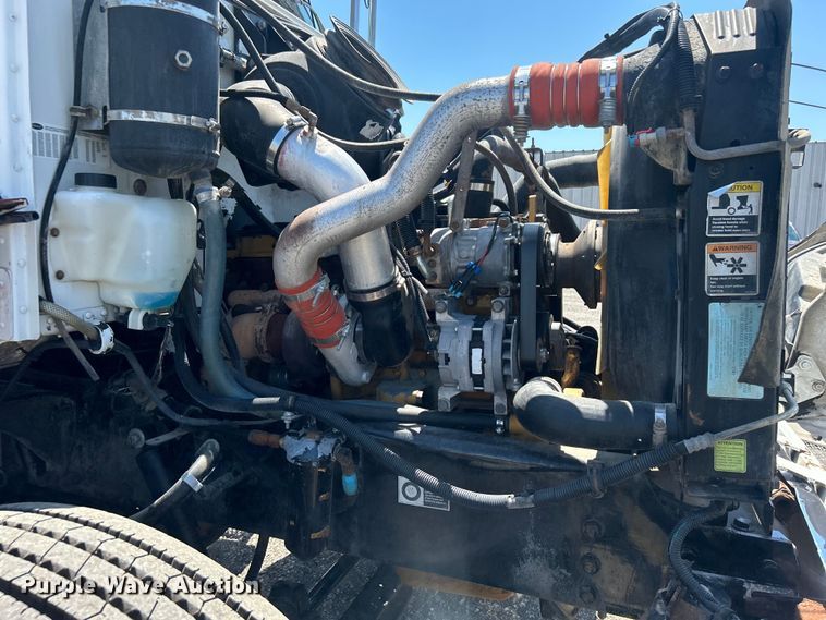 image for item EG0939 2005 Peterbilt  335 dump truck