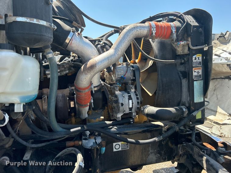 image for item EG0939 2005 Peterbilt  335 dump truck