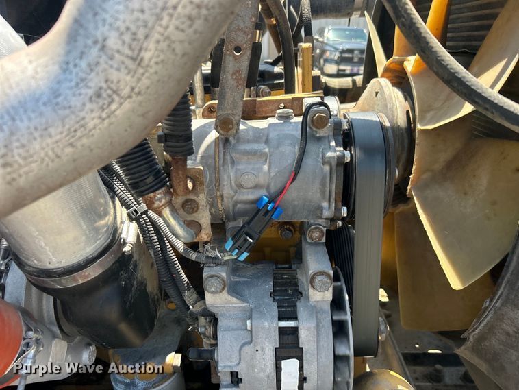 image for item EG0939 2005 Peterbilt  335 dump truck