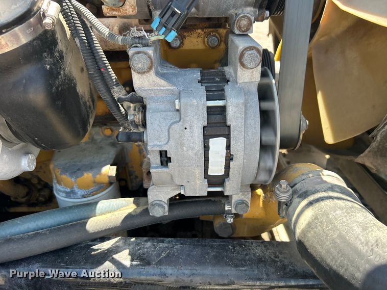 image for item EG0939 2005 Peterbilt  335 dump truck