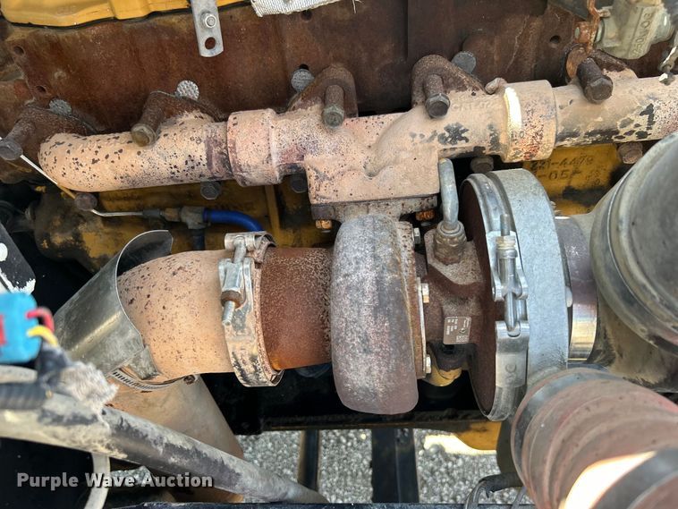 image for item EG0939 2005 Peterbilt  335 dump truck