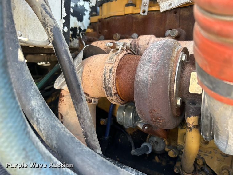 image for item EG0939 2005 Peterbilt  335 dump truck