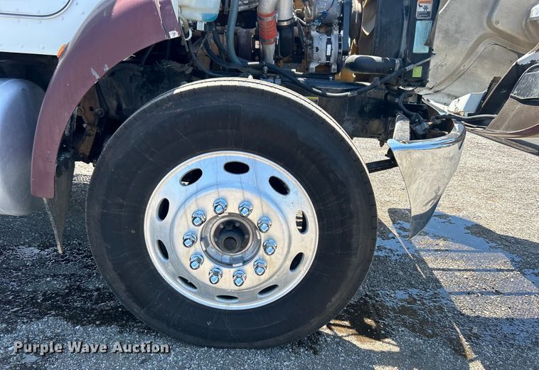 image for item EG0939 2005 Peterbilt  335 dump truck