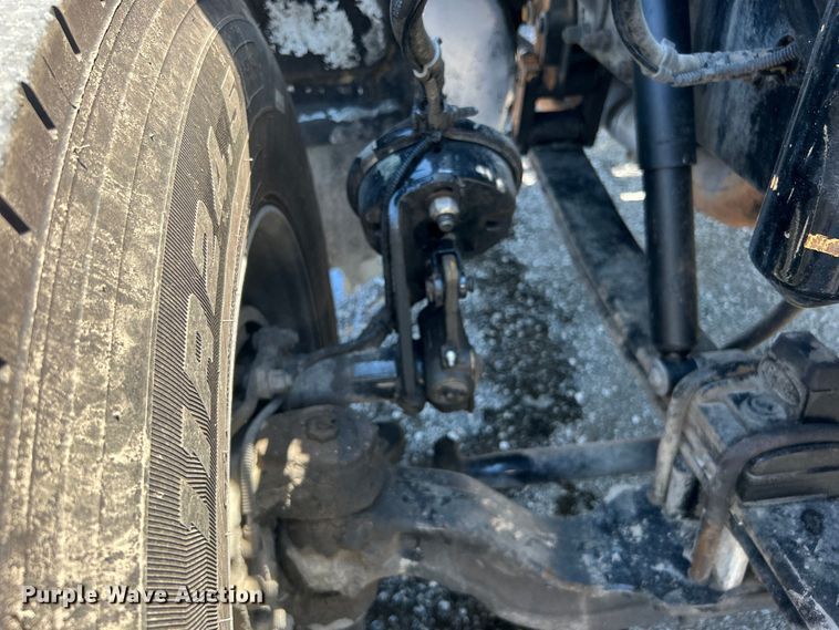 image for item EG0939 2005 Peterbilt  335 dump truck