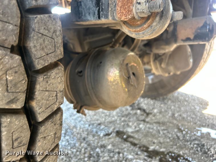 image for item EG0939 2005 Peterbilt  335 dump truck