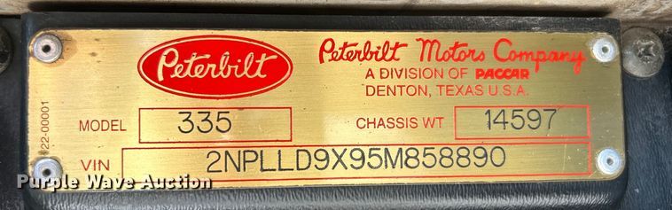 image for item EG0939 2005 Peterbilt  335 dump truck