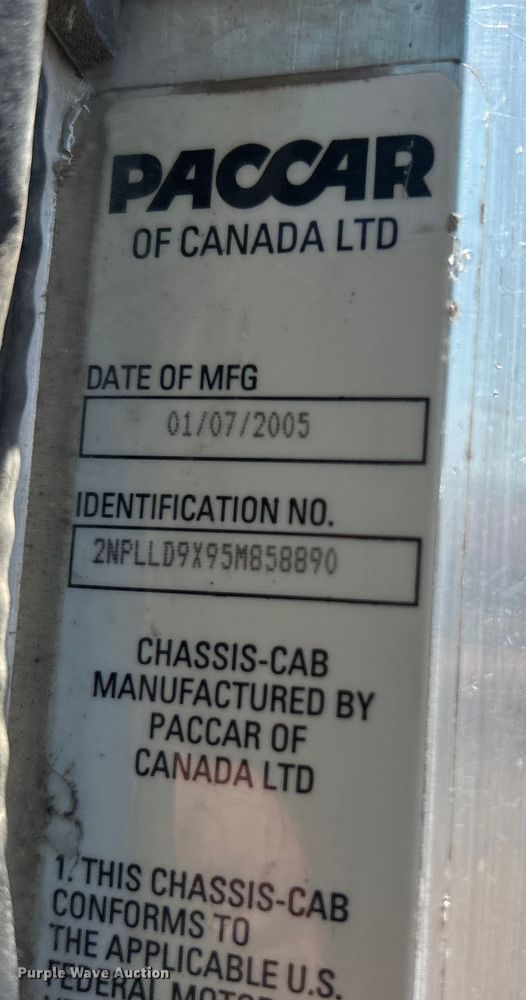 image for item EG0939 2005 Peterbilt  335 dump truck