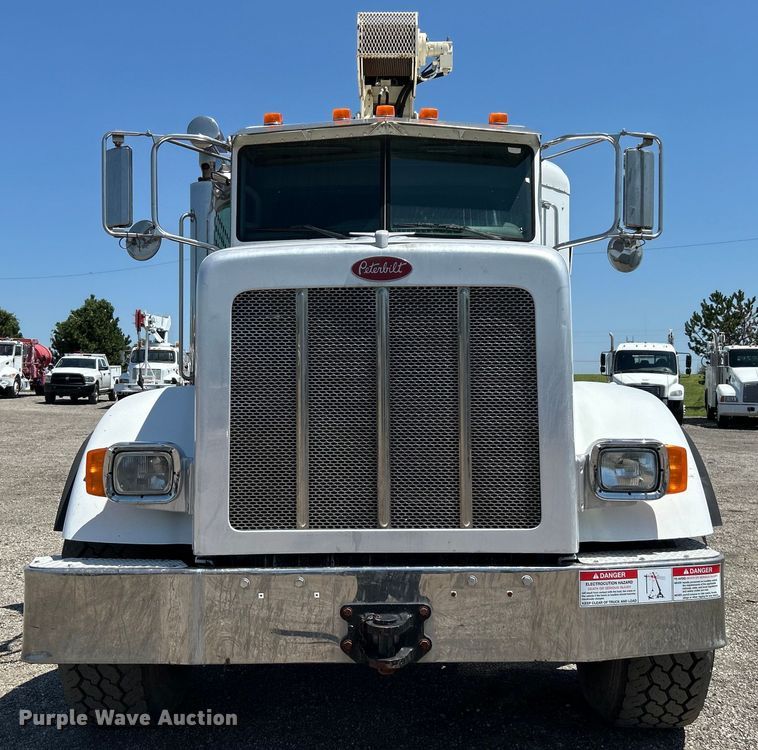 image for item EG0940 2009 Peterbilt  365 crane truck