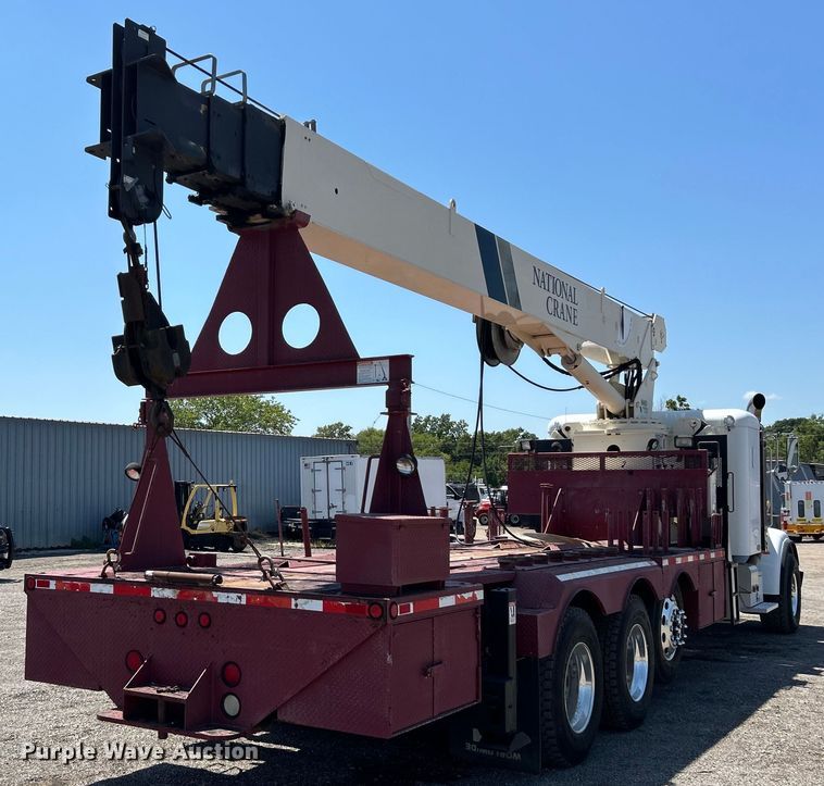 image for item EG0940 2009 Peterbilt  365 crane truck