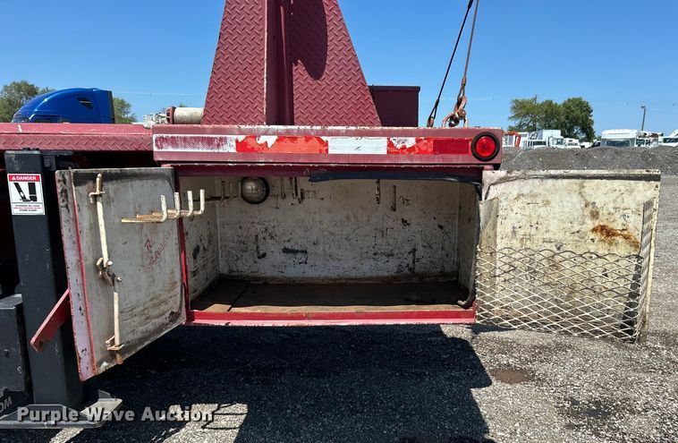 image for item EG0940 2009 Peterbilt  365 crane truck