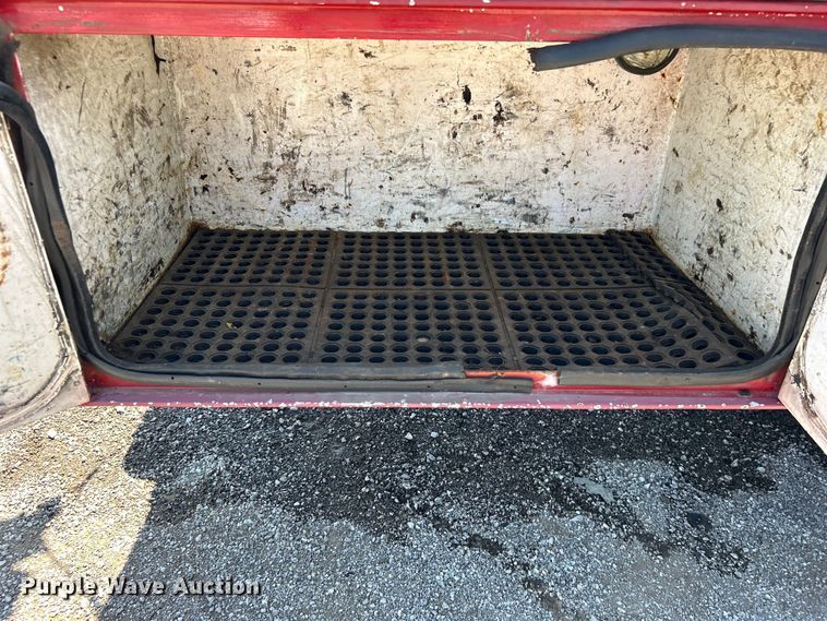 image for item EG0940 2009 Peterbilt  365 crane truck