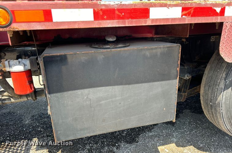 image for item EG0940 2009 Peterbilt  365 crane truck