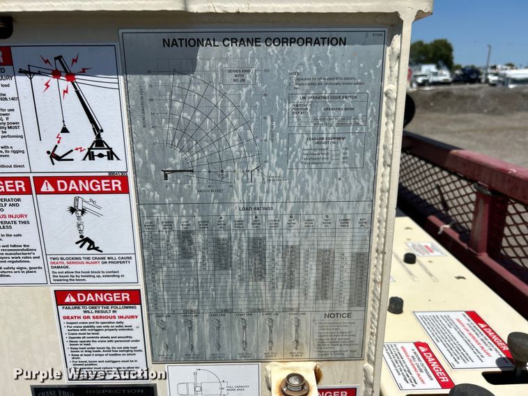 image for item EG0940 2009 Peterbilt  365 crane truck