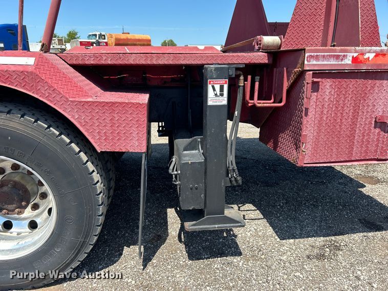image for item EG0940 2009 Peterbilt  365 crane truck