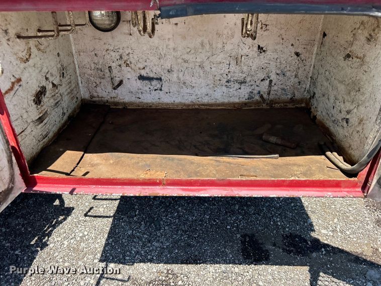 image for item EG0940 2009 Peterbilt  365 crane truck