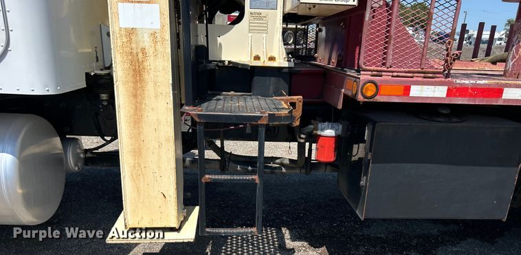 image for item EG0940 2009 Peterbilt  365 crane truck