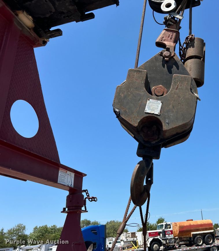 image for item EG0940 2009 Peterbilt  365 crane truck