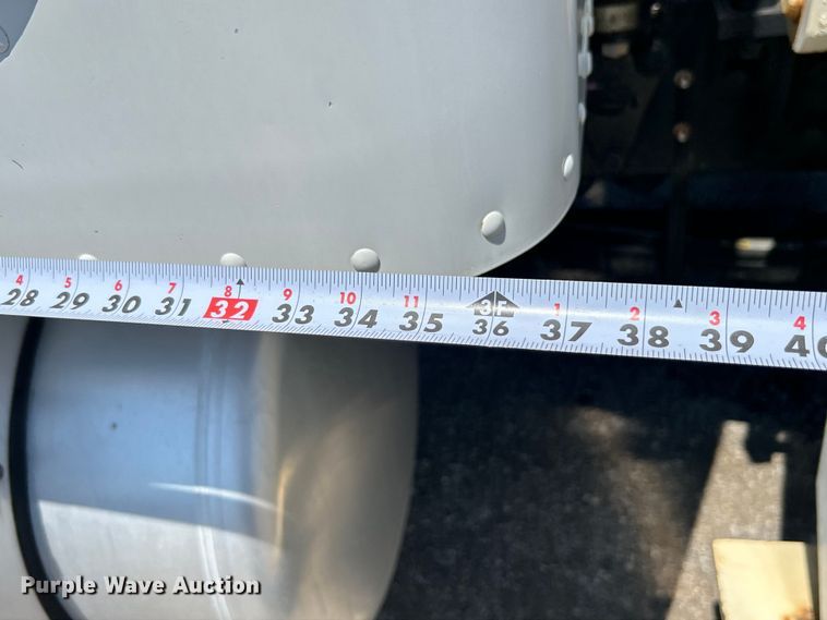 image for item EG0940 2009 Peterbilt  365 crane truck