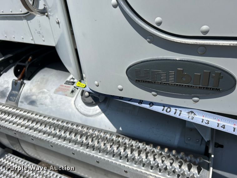 image for item EG0940 2009 Peterbilt  365 crane truck