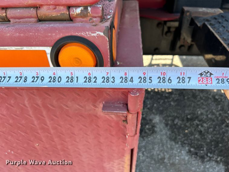 image for item EG0940 2009 Peterbilt  365 crane truck