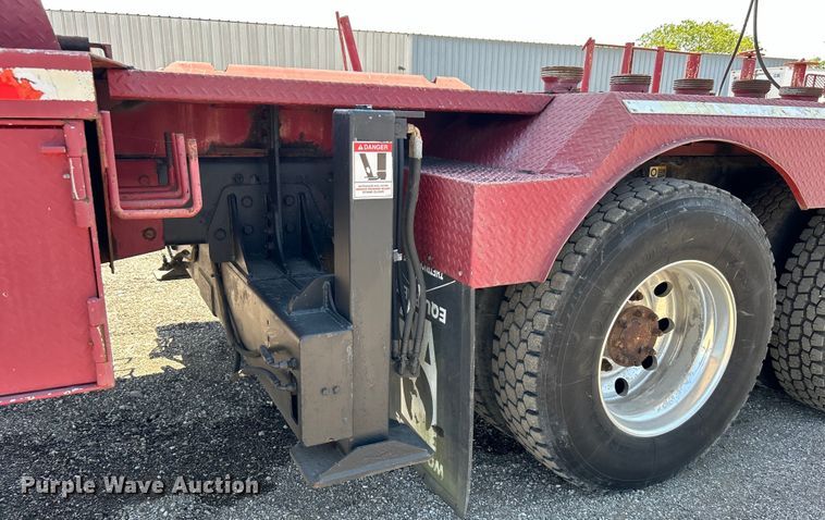 image for item EG0940 2009 Peterbilt  365 crane truck