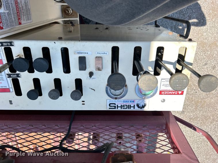 image for item EG0940 2009 Peterbilt  365 crane truck