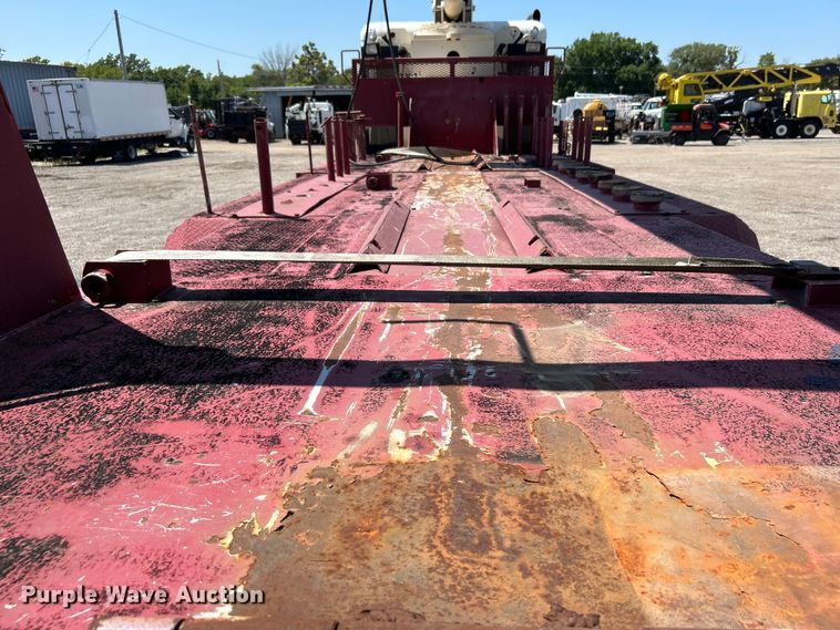 image for item EG0940 2009 Peterbilt  365 crane truck