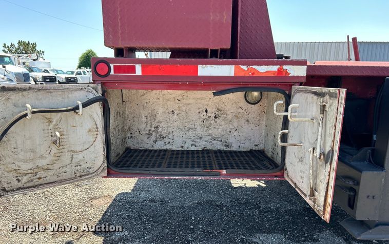 image for item EG0940 2009 Peterbilt  365 crane truck