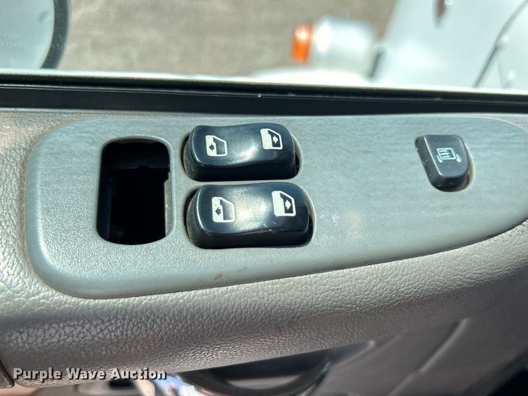 image for item EG0940 2009 Peterbilt  365 crane truck