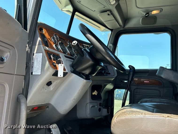 image for item EG0940 2009 Peterbilt  365 crane truck