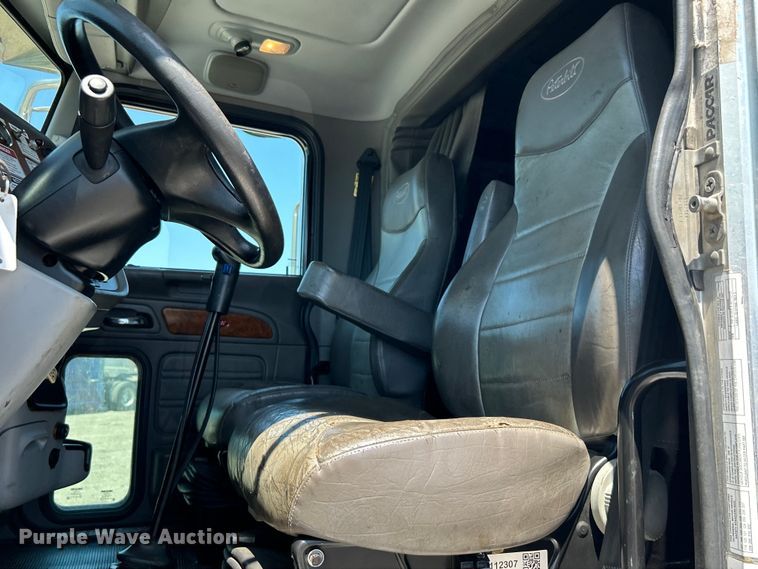 image for item EG0940 2009 Peterbilt  365 crane truck