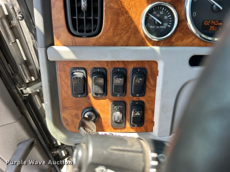 image for item EG0940 2009 Peterbilt  365 crane truck