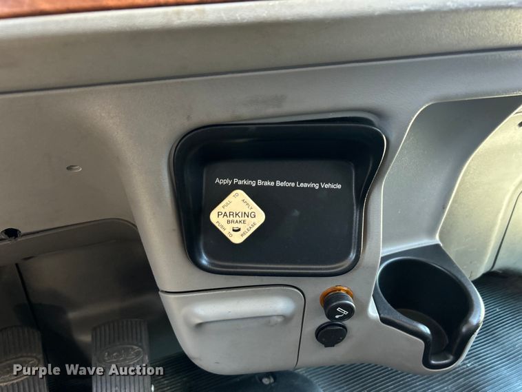 image for item EG0940 2009 Peterbilt  365 crane truck